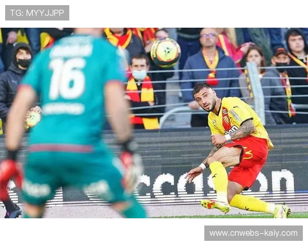 朗斯2-0轻取尼斯，高效防反稳坐积分榜榜首